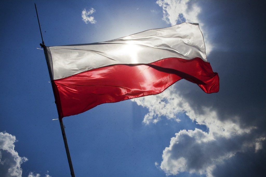 flag, poland, sky-792067.jpg